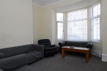 7 bed house, 12 Addison Road, North Hill, Plymouth, PL48LL - Image 1